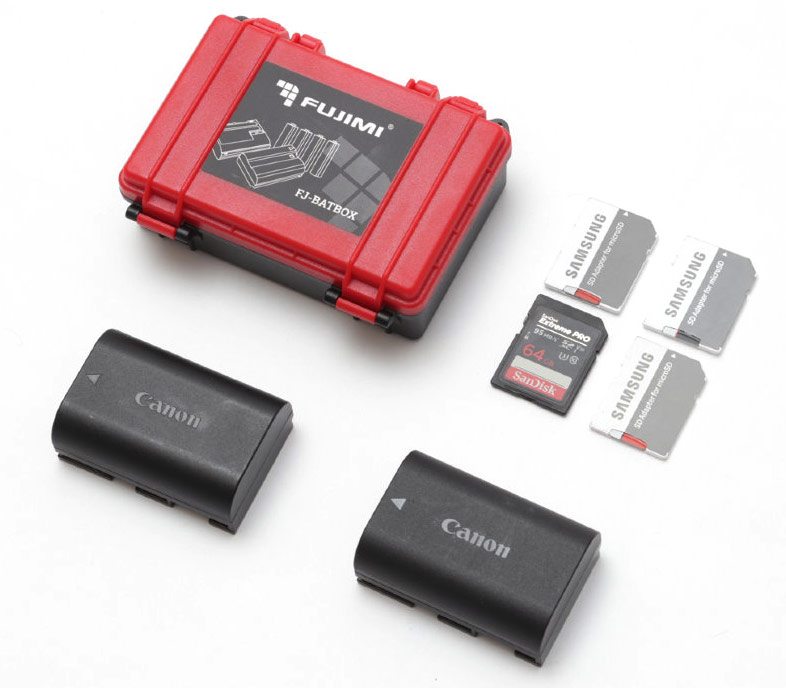 FJ-BATBOX универсальный, для батарей и карт памяти (2 акб, 4 SD)